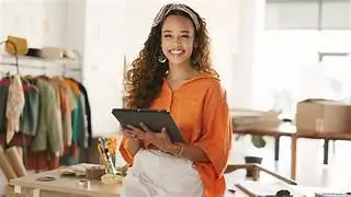 Sonriente mujer emprendedora